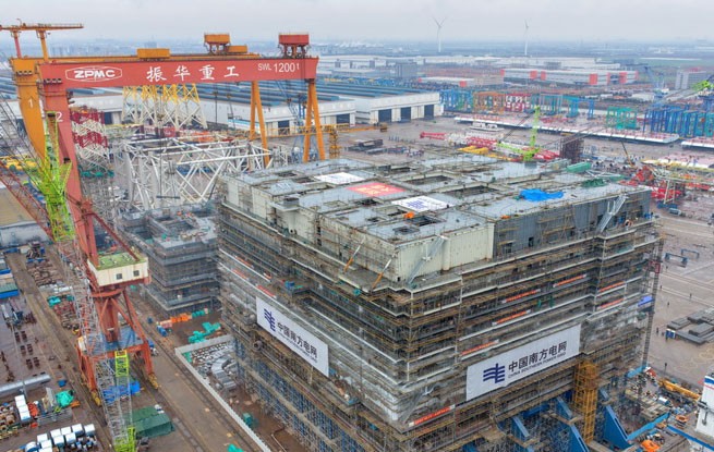 江蘇南通：海陸一體海上風(fēng)電柔直輸電工程海上換流站封頂