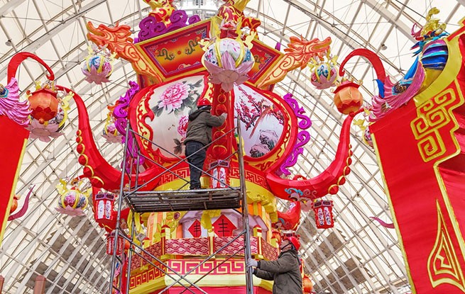山東青島：制花燈 迎新春