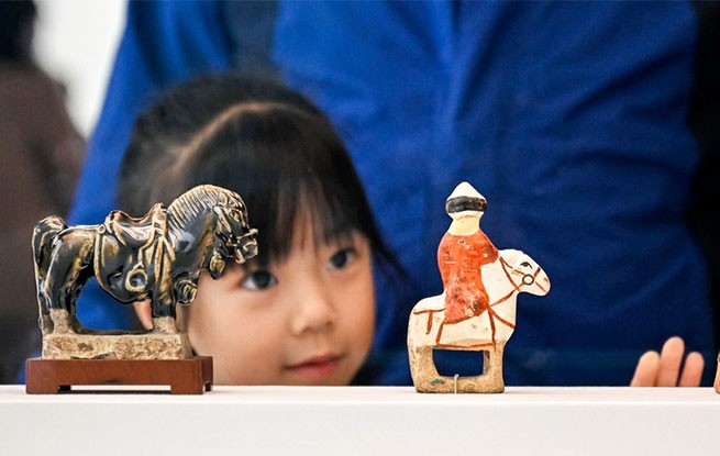 “春風(fēng)騏驥：馬年生肖展”在上海博物館人民廣場(chǎng)館舉行